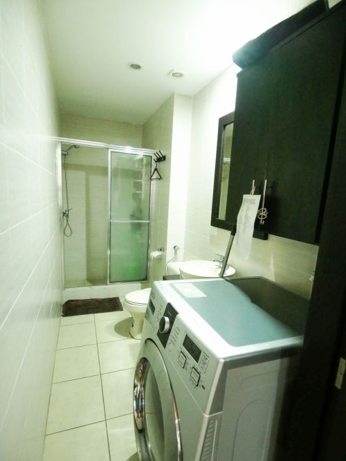 7. Bathroom with Washer-Dryer (1 of 1)