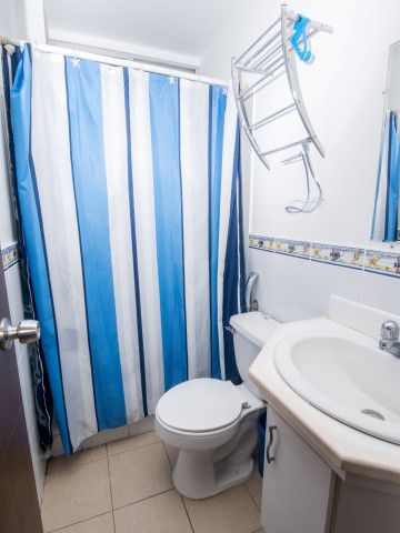 10.Bathroom2 (Small)